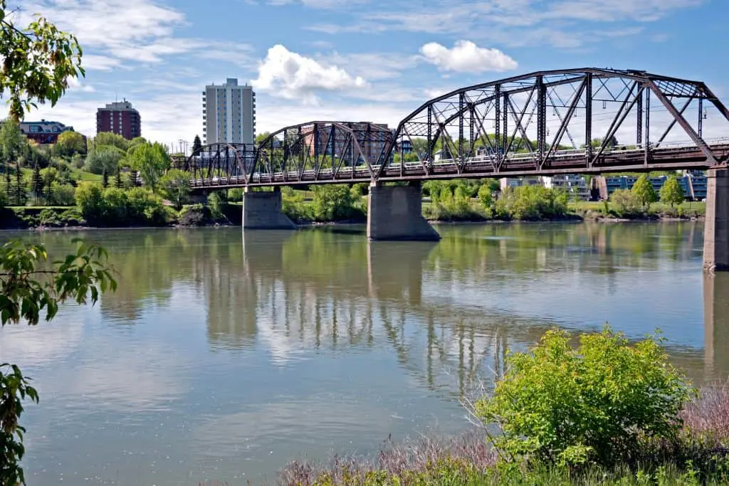 Victoria Bridge spanning the South Saskatchewan River in Saskatoon on a clear day.
