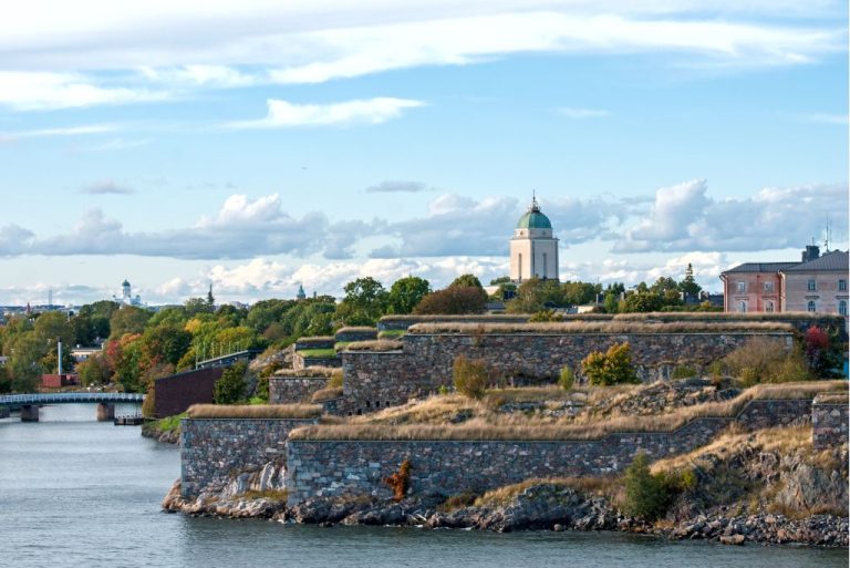 Suomenlinna Island Day Trip: 2005 Ferry & Highlights