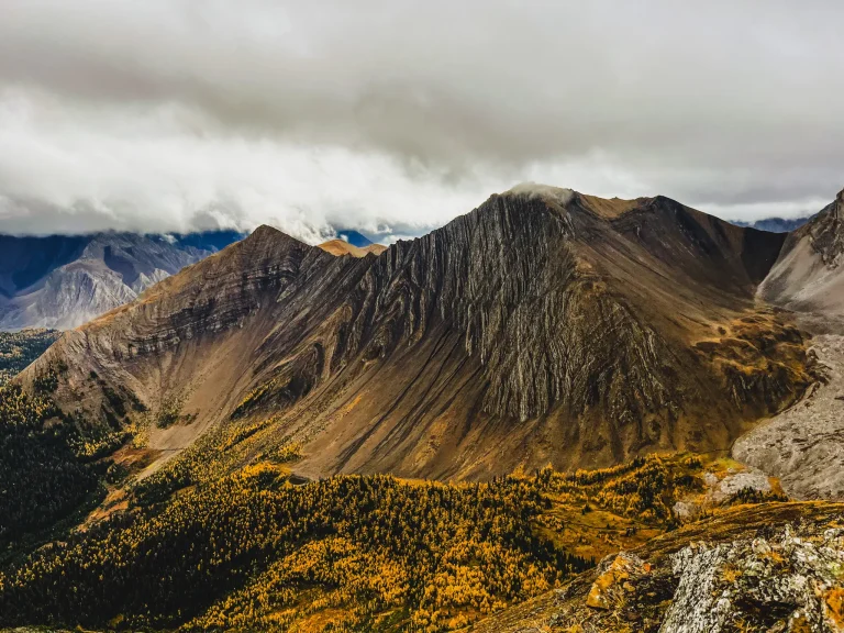 Ultimate Kananaskis Travel Guide: The Lakes, Trails, and Mountain Highways of Kananaskis